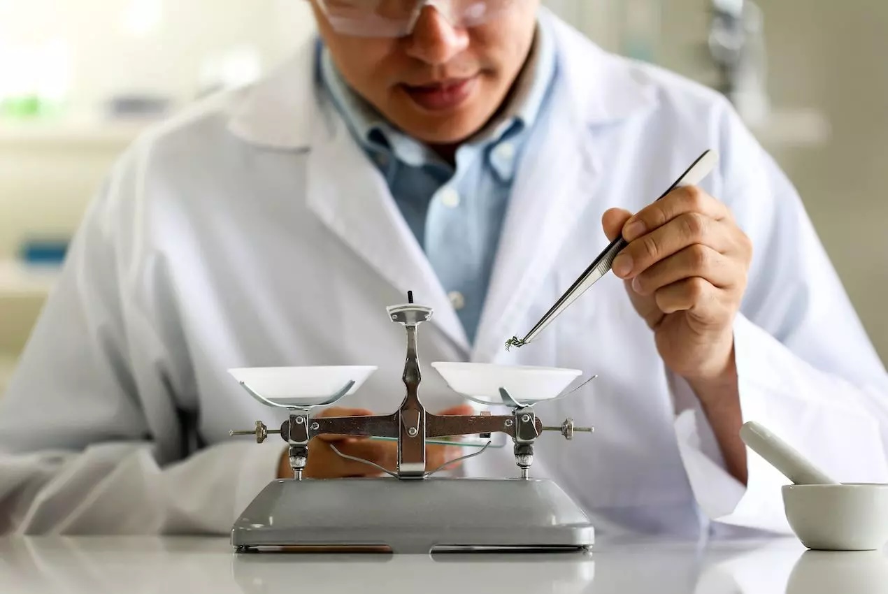 Mr Wang，阿拉丁科学材料科学科学家