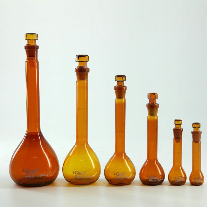 棕色容量瓶,带玻璃塞